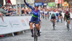 Bostock and Lewis sprint to victory in Beverley as Scott and Shaw seal series honours