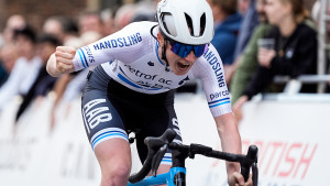 Eilidh Shaw sprints to victory as Rob Scott dominates the circuit in Guildford