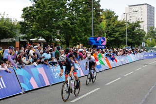 Archie Atkinson racing in the men's C4-5 Paralympic road race