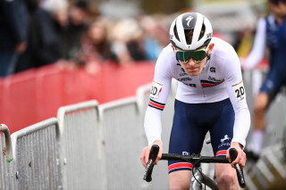Oscar Amey in the team relay at the 2025 UCI Cyclo-cross World Championships