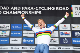 Felix Barrow wins the men's T2 time-trial at the 2024 UCI Para-cycling Road World Championships