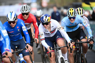 Zoe Backstedt in the team reley at the  in the team relay at the 2025 UCI Cyclo-cross World Championships