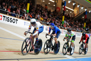 Sophie Lewis in the women's scratch race at the 2024 UCI Tissot Track World Championships