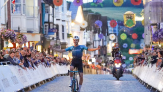 Morrice and Chilton ride to stunning solo victories in Guildford